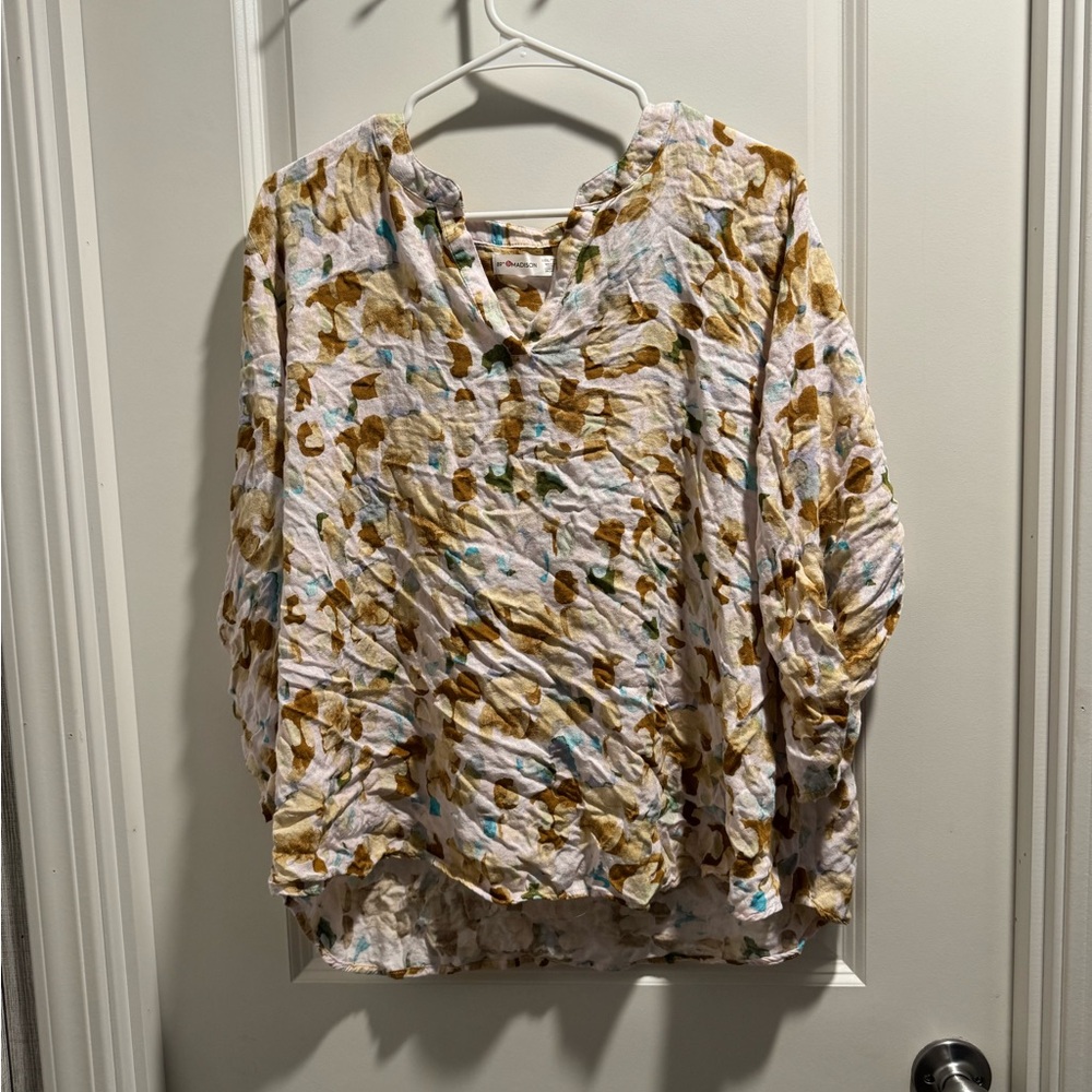 89th & Madison White V-Neck Blouse with Mustard and Aqua Floral Print